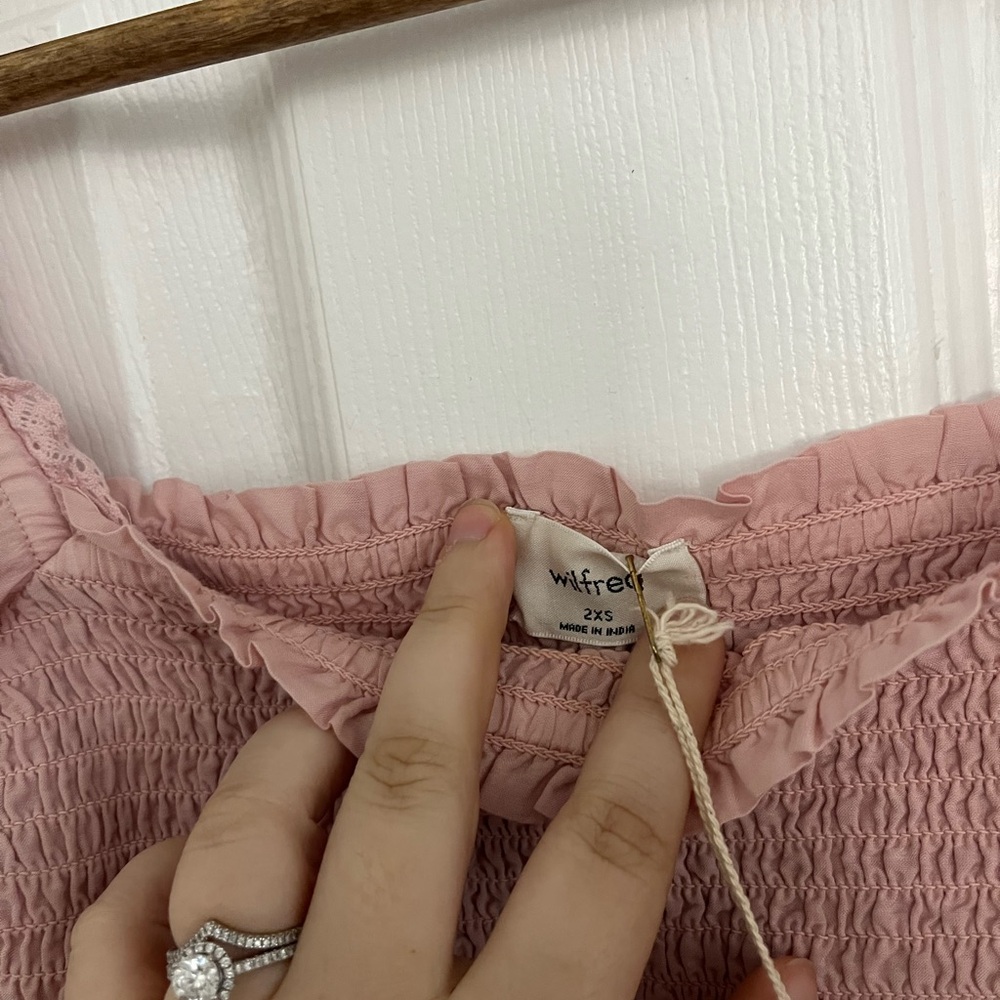 Wilfred Aritzia Pink Smocked Blouse NWT - Picture 4 of 7